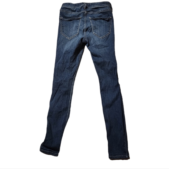 Hollister Regular Fit Size 5R 27/28 Medium Wash High Rise Distress Jean Jeggings - Picture 2 of 3